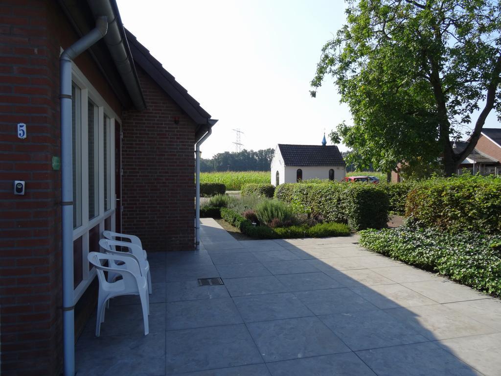 B&B Leudal Haelen Bagian luar foto