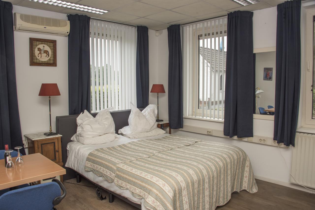 B&B Leudal Haelen Bagian luar foto