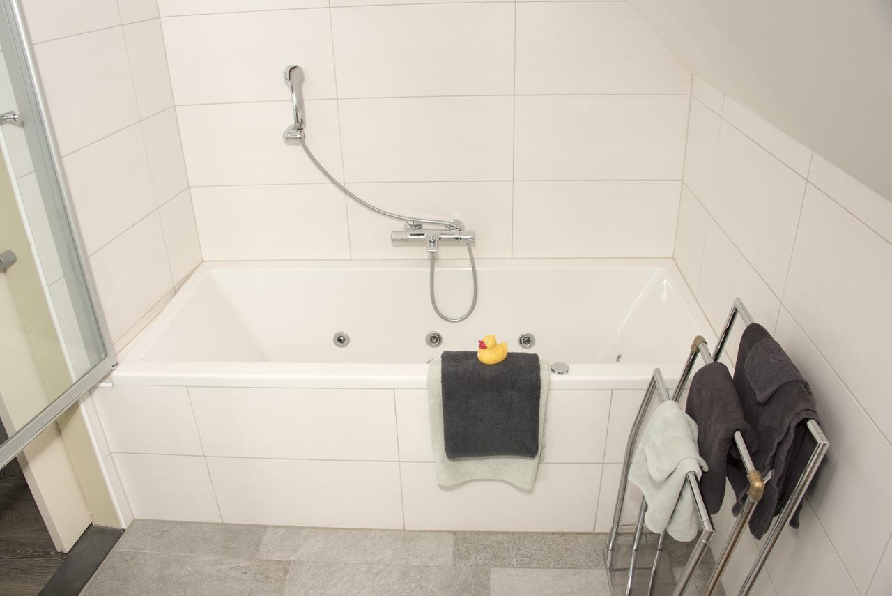 B&B Leudal Haelen Bagian luar foto