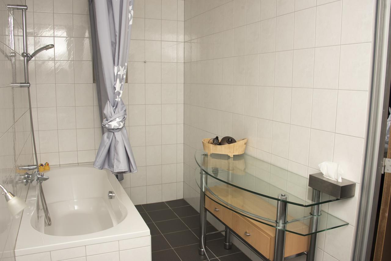 B&B Leudal Haelen Bagian luar foto