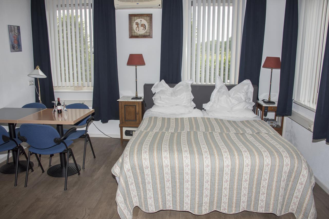 B&B Leudal Haelen Bagian luar foto